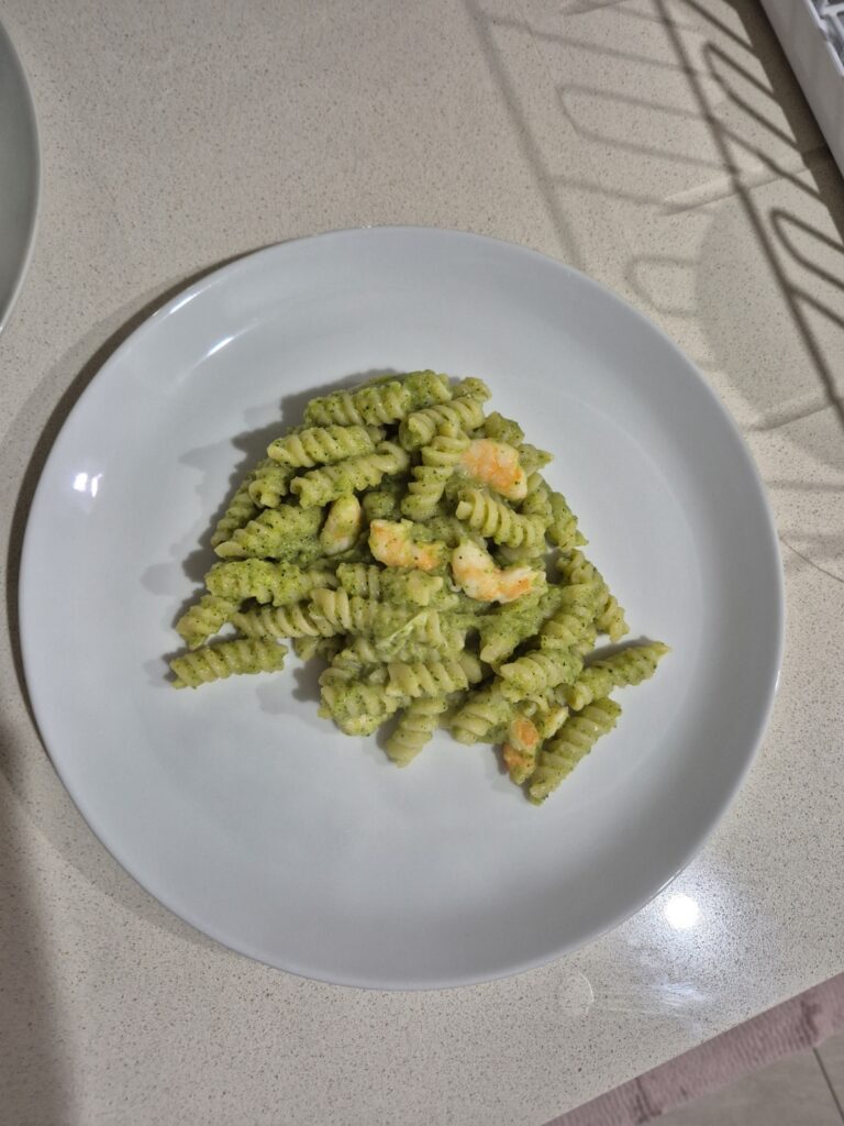 Pasta with zucchini and prawns