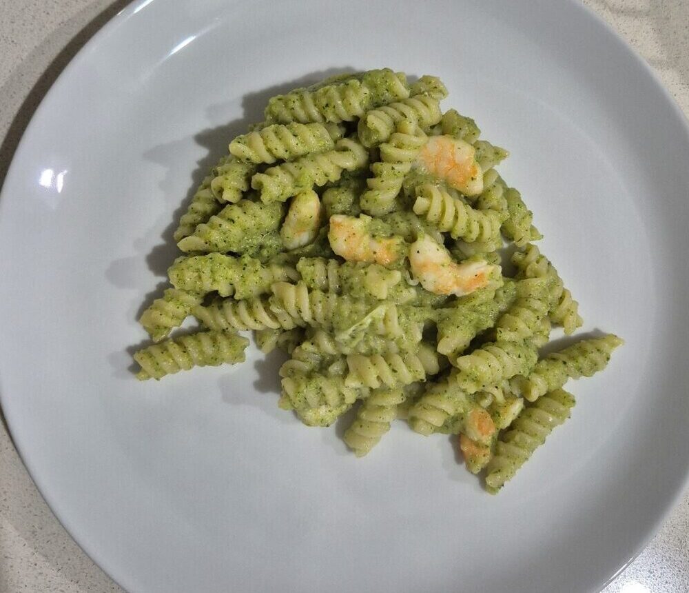 Pasta with zucchini and prawns